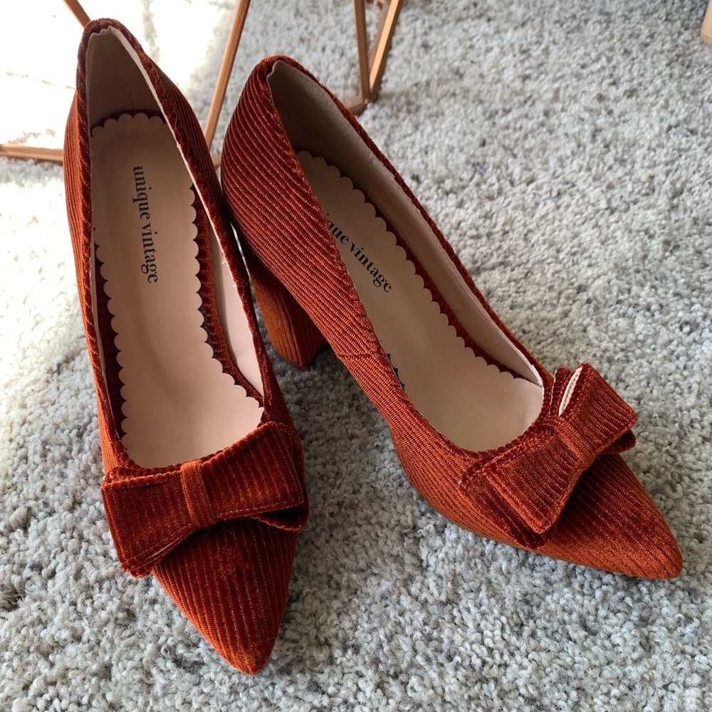 Unique Vintage Rust Bow Pump heels